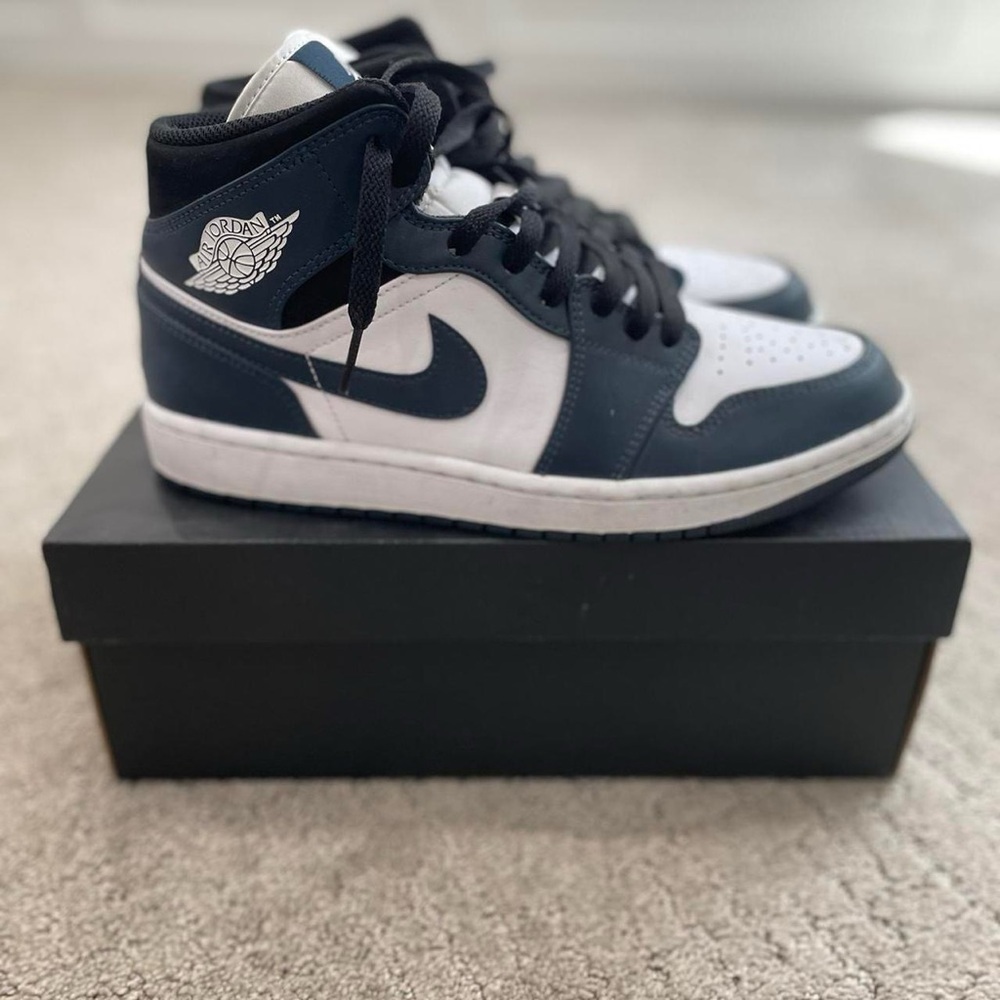 Men’s Jordan 1 mid